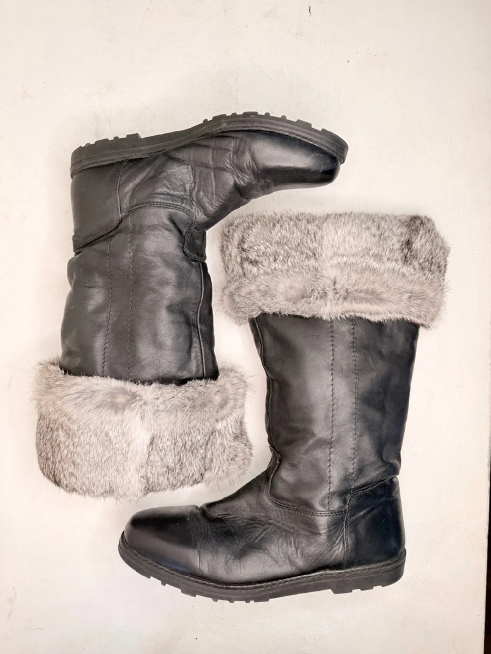 Bastien black leather boot gray fur trim